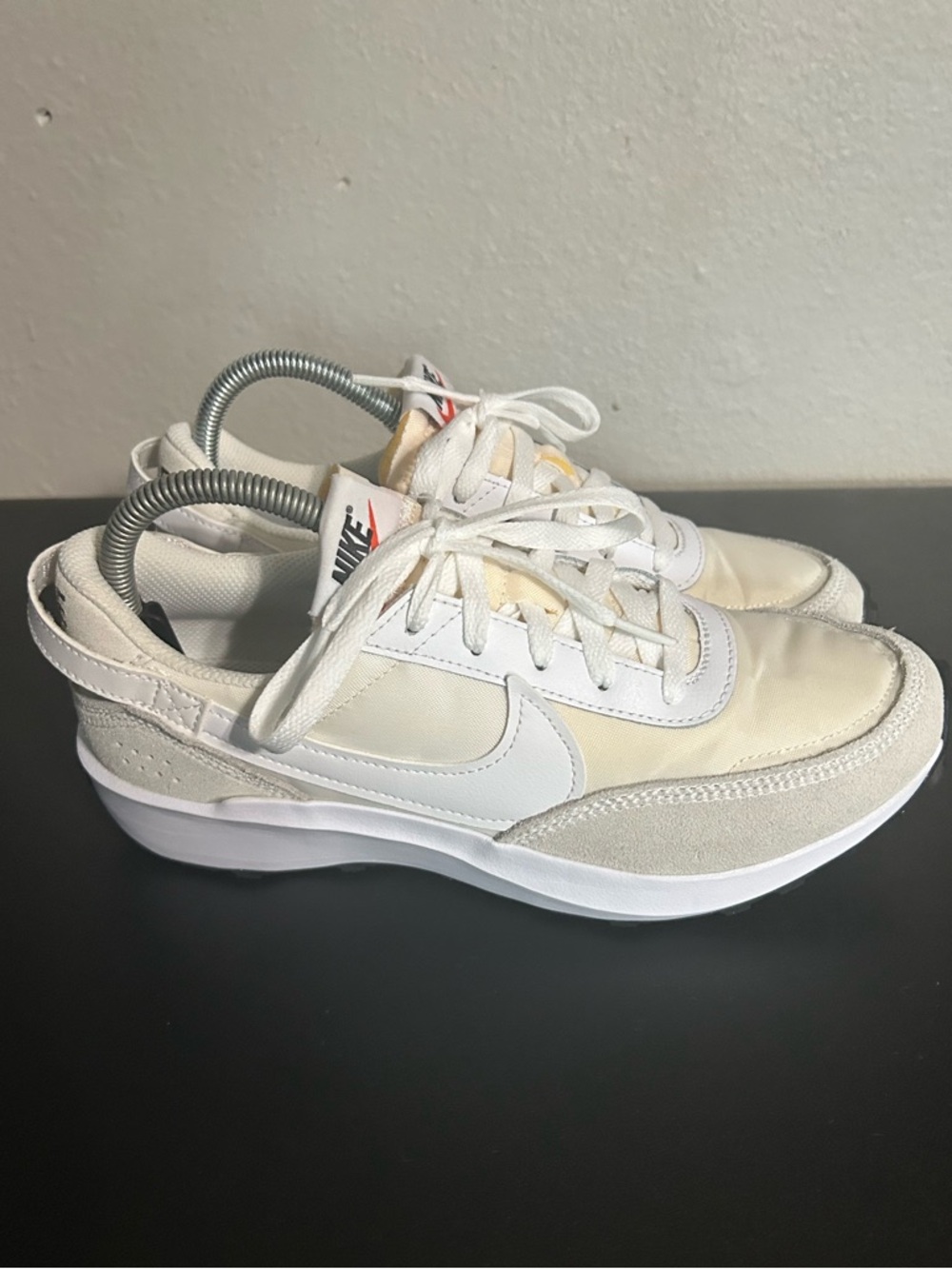 Women’s Nike waffle debut size 8.5 - Picture 2 of 7